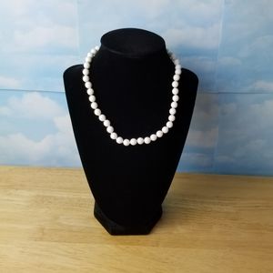 Vintage Retro White Acrylic Necklace